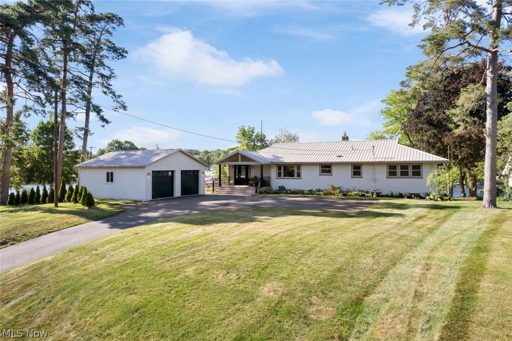 5969 W Shore Drive NW, Canton, OH 44718