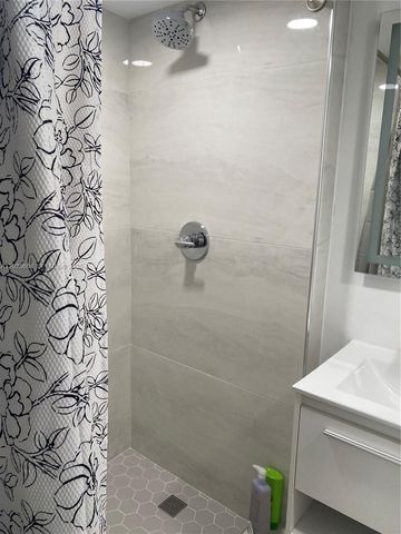 1710 Michigan Ave Guest House, Miami Beach, FL 33139