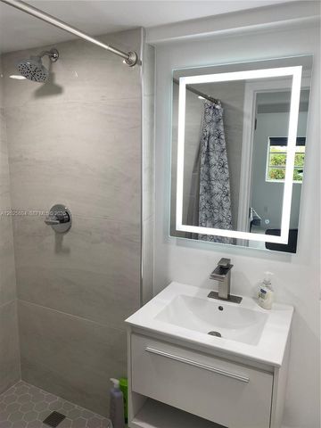 1710 Michigan Ave Guest House, Miami Beach, FL 33139