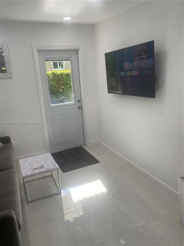 1710 Michigan Ave Guest House, Miami Beach, FL 33139
