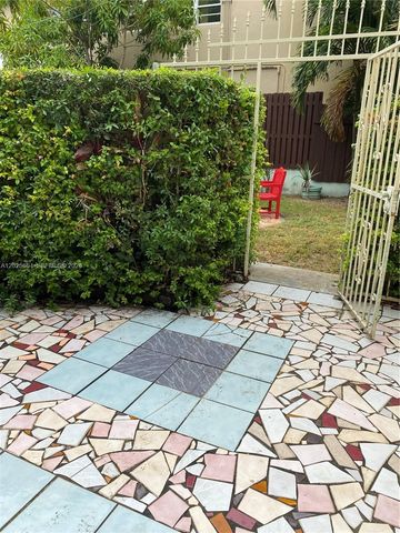 1710 Michigan Ave Guest House, Miami Beach, FL 33139