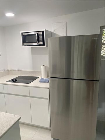 1710 Michigan Ave Guest House, Miami Beach, FL 33139