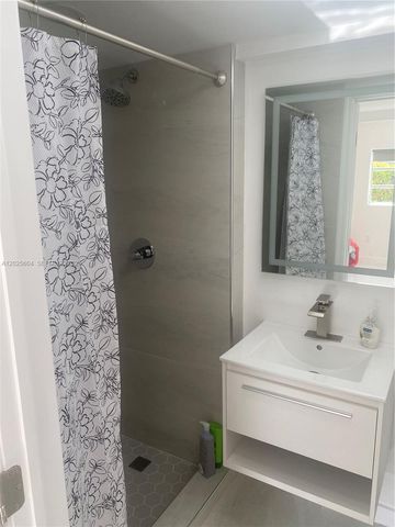 1710 Michigan Ave Guest House, Miami Beach, FL 33139