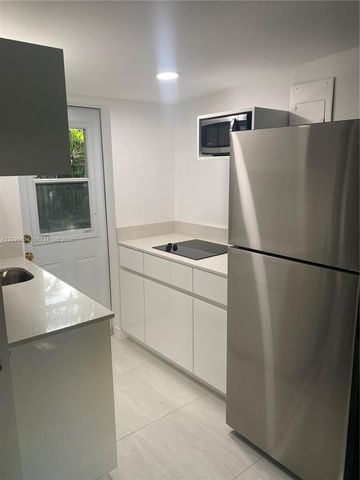 1710 Michigan Ave Guest House, Miami Beach, FL 33139