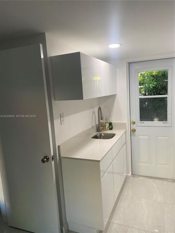 1710 Michigan Ave Guest House, Miami Beach, FL 33139