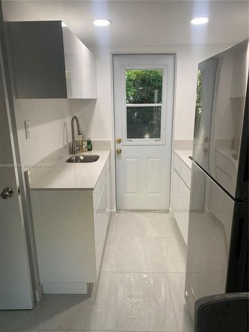 1710 Michigan Ave Guest House, Miami Beach, FL 33139