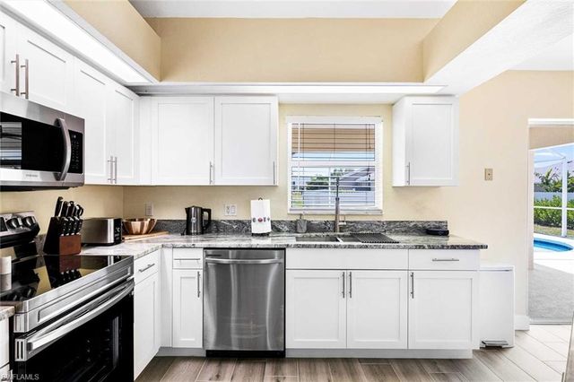 2122 25th ST, Cape Coral, FL 33914