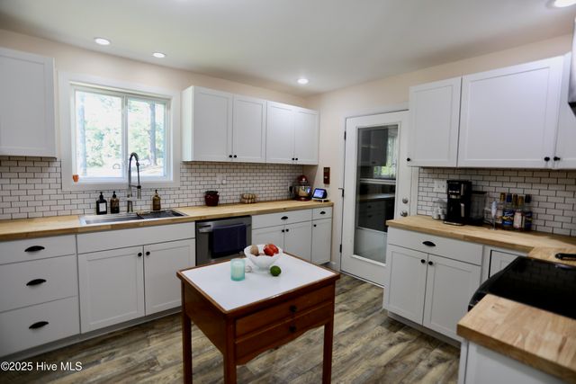 104 E Devonshire Avenue, West End, NC 27376
