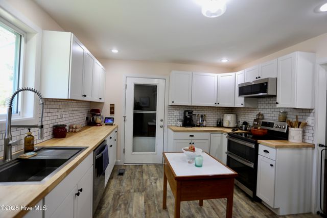 104 E Devonshire Avenue, West End, NC 27376