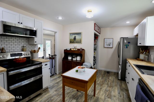 104 E Devonshire Avenue, West End, NC 27376