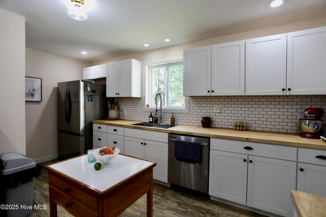 104 E Devonshire Avenue, West End, NC 27376