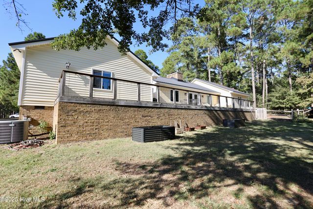 104 E Devonshire Avenue, West End, NC 27376