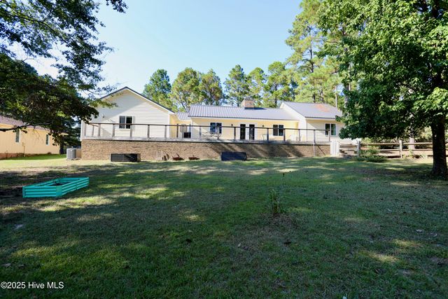 104 E Devonshire Avenue, West End, NC 27376