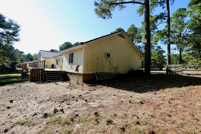 104 E Devonshire Avenue, West End, NC 27376