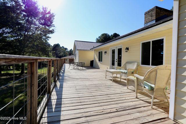 104 E Devonshire Avenue, West End, NC 27376