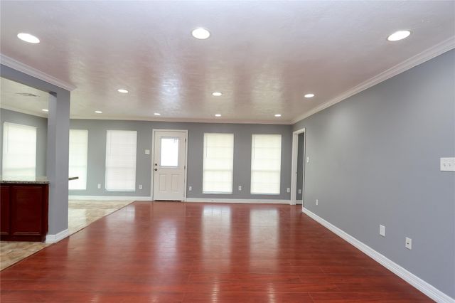 6915 La Violetta Drive, Houston, TX 77083