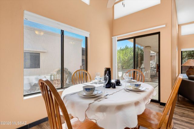 374 S Avenida De Las Sabinas, Green Valley, AZ 85614