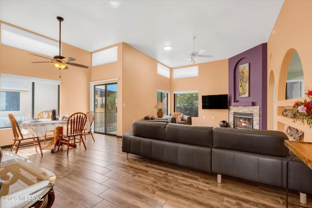 374 S Avenida De Las Sabinas, Green Valley, AZ 85614