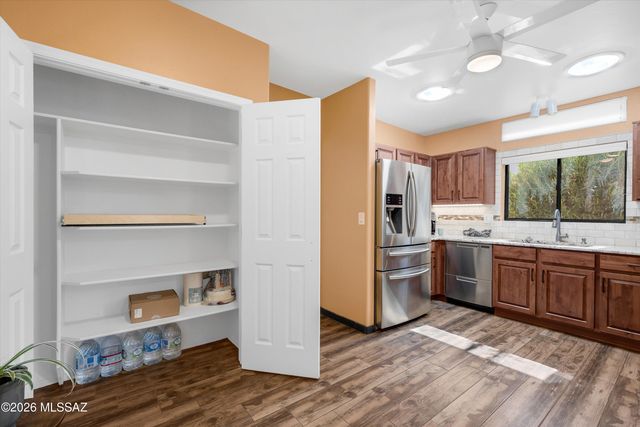 374 S Avenida De Las Sabinas, Green Valley, AZ 85614