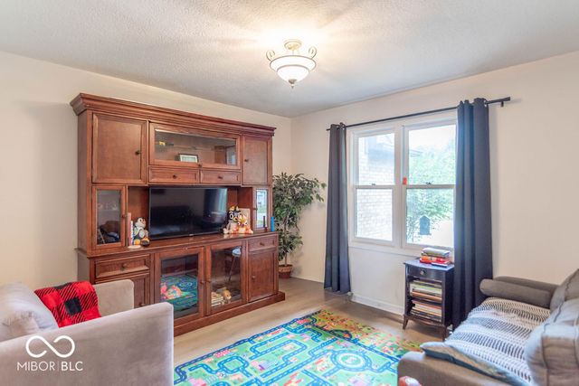 11735 Grenadier Lane, Indianapolis, IN 46229