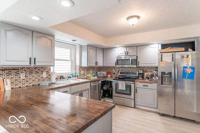 11735 Grenadier Lane, Indianapolis, IN 46229