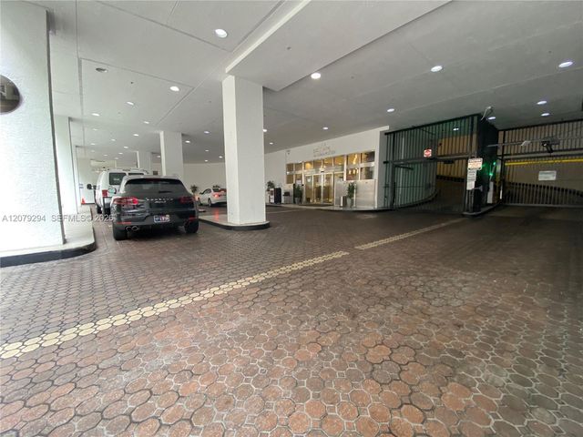 1200 Brickell Bay Drive 2303, Miami, FL 33131