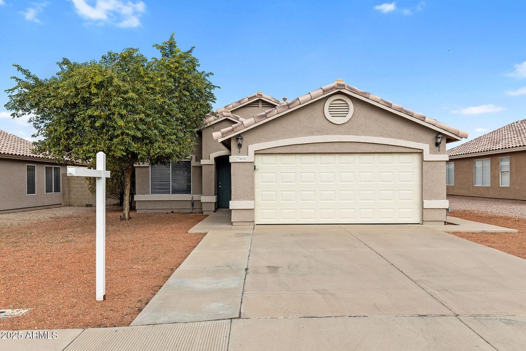 Image 1 of property listing at 8658 E CAPRI Avenue, Mesa, AZ 85208