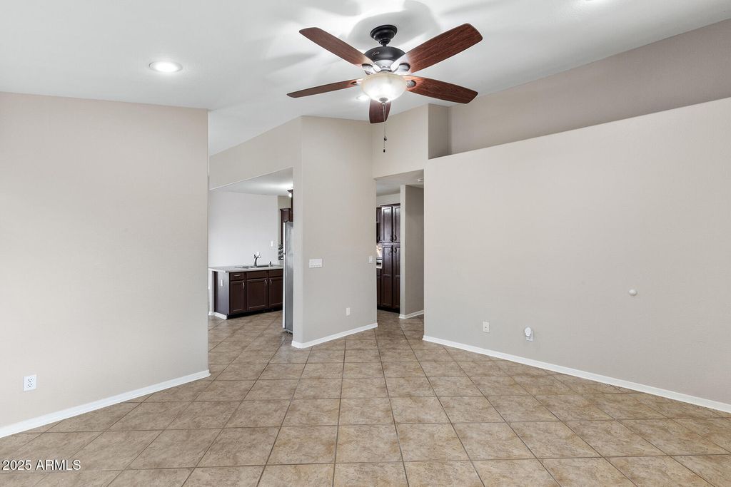 Image 10 of property listing at 8658 E CAPRI Avenue, Mesa, AZ 85208