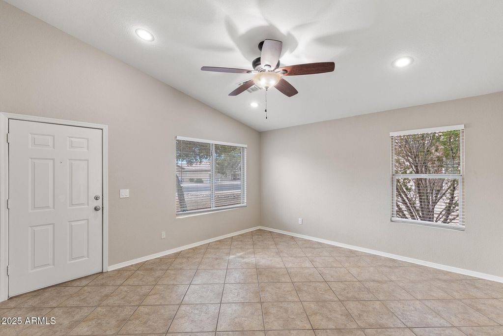 Image 12 of property listing at 8658 E CAPRI Avenue, Mesa, AZ 85208