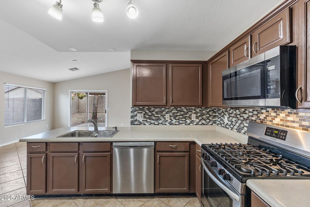Image 17 of property listing at 8658 E CAPRI Avenue, Mesa, AZ 85208