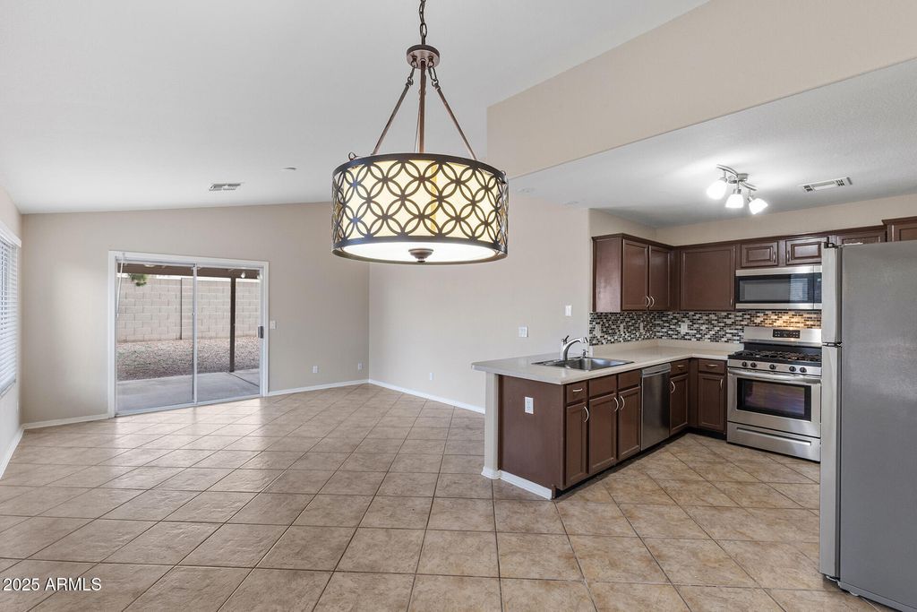 Image 2 of property listing at 8658 E CAPRI Avenue, Mesa, AZ 85208