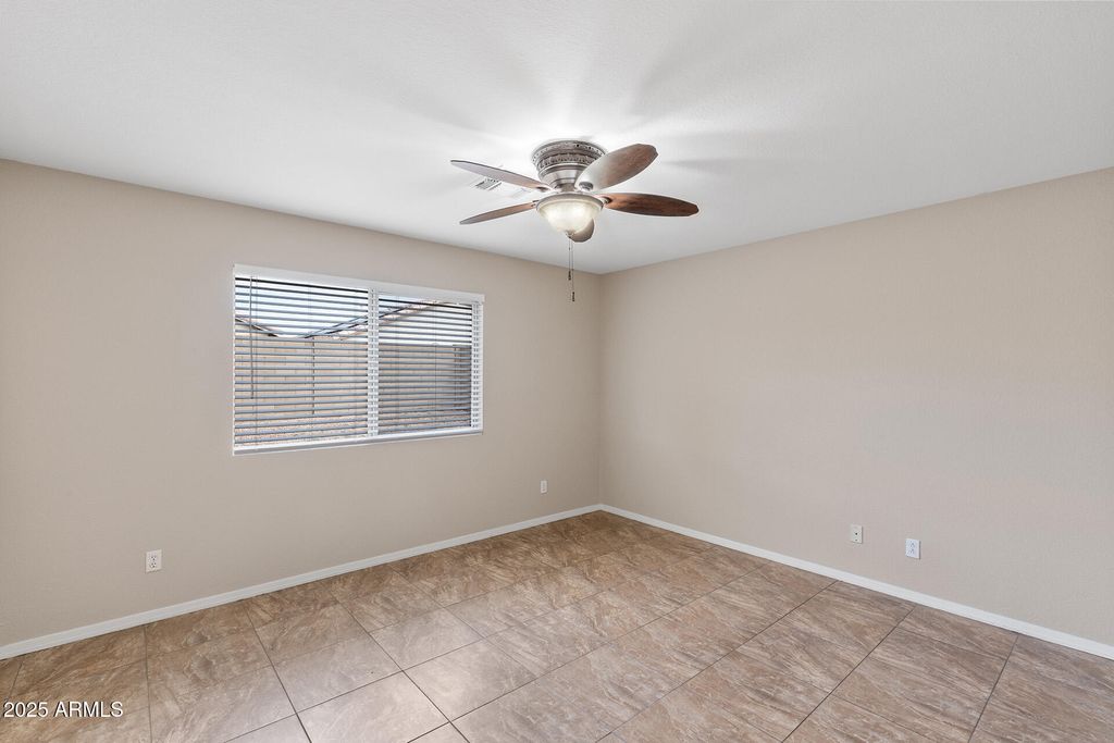 Image 23 of property listing at 8658 E CAPRI Avenue, Mesa, AZ 85208
