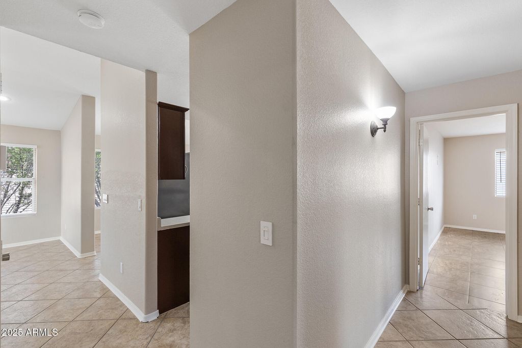 Image 26 of property listing at 8658 E CAPRI Avenue, Mesa, AZ 85208