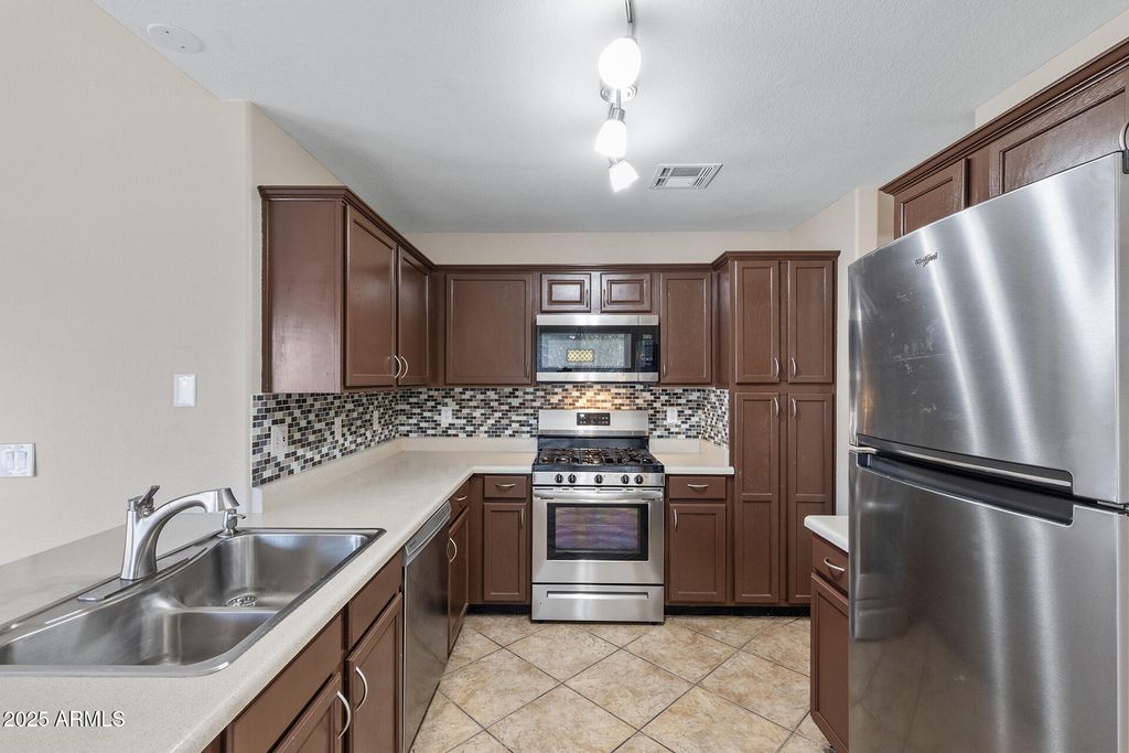 Image 3 of property listing at 8658 E CAPRI Avenue, Mesa, AZ 85208