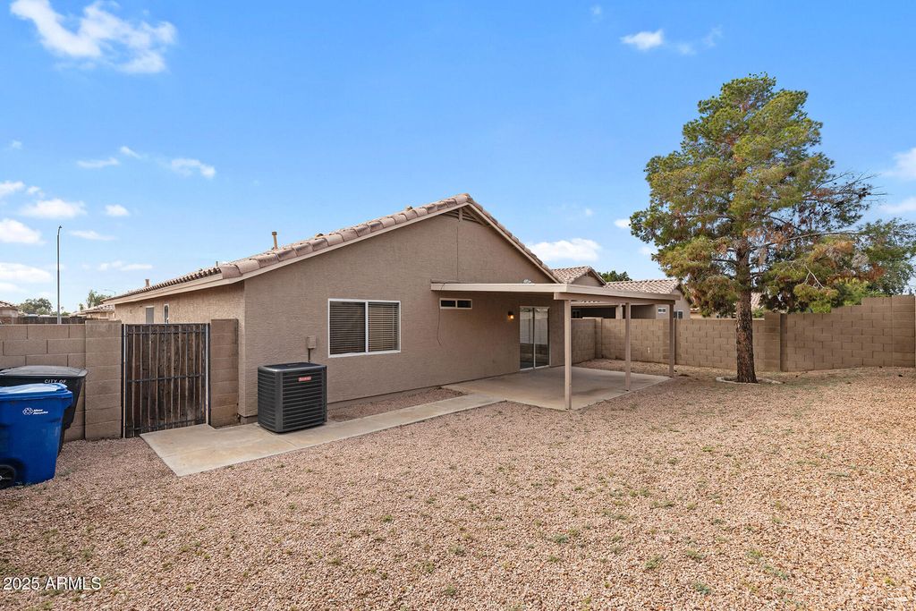 Image 4 of property listing at 8658 E CAPRI Avenue, Mesa, AZ 85208