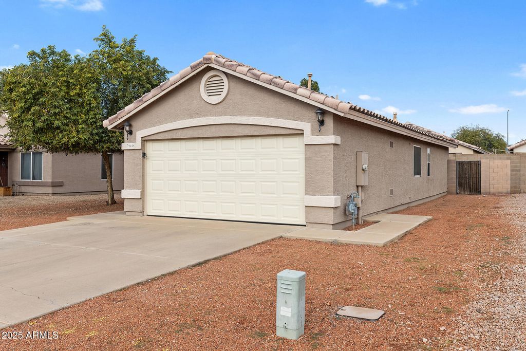 Image 6 of property listing at 8658 E CAPRI Avenue, Mesa, AZ 85208