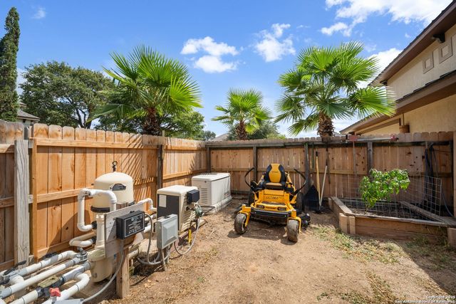 1626 Clover Ridge, Pleasanton, TX 78064