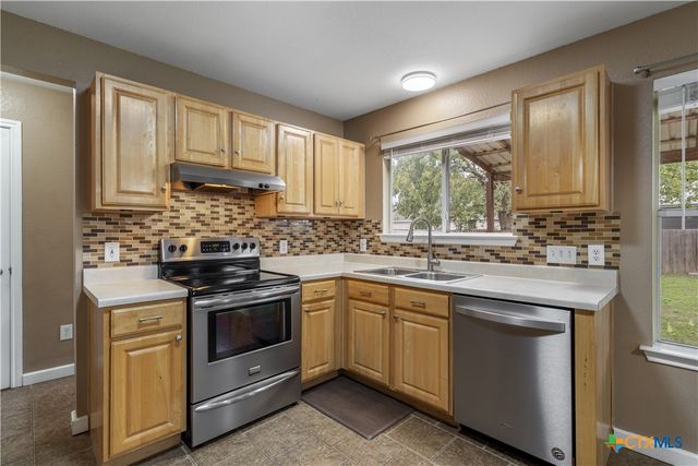 2609 Jason Drive, Taylor, TX 76574