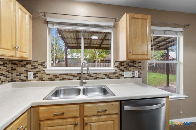 2609 Jason Drive, Taylor, TX 76574