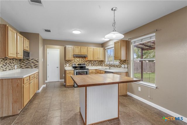 2609 Jason Drive, Taylor, TX 76574