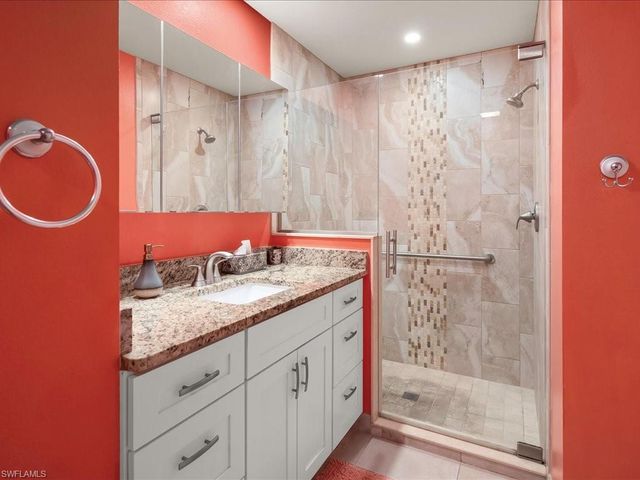 350 Newport DR 1905, Naples, FL 34114