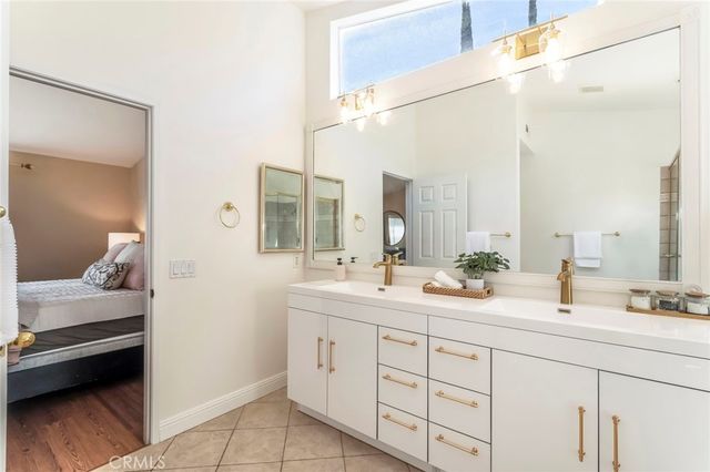 29033 Shadow Valley Lane, Saugus, CA 91390