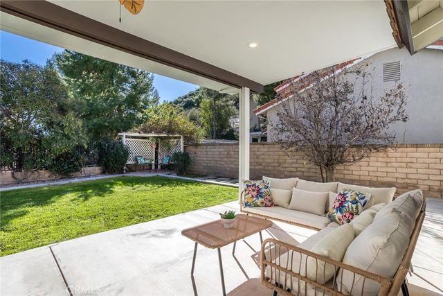 29033 Shadow Valley Lane, Saugus, CA 91390