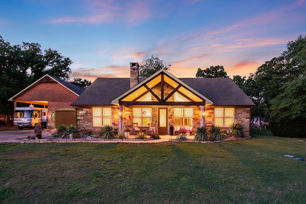 307 Beachside Drive, Trinidad, TX 75163