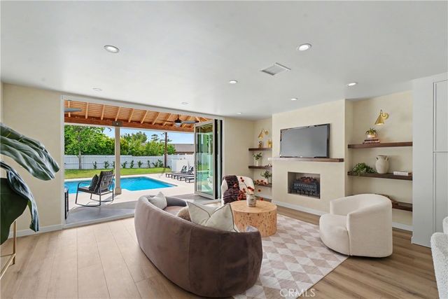 356 Geneva, Claremont, CA 91711