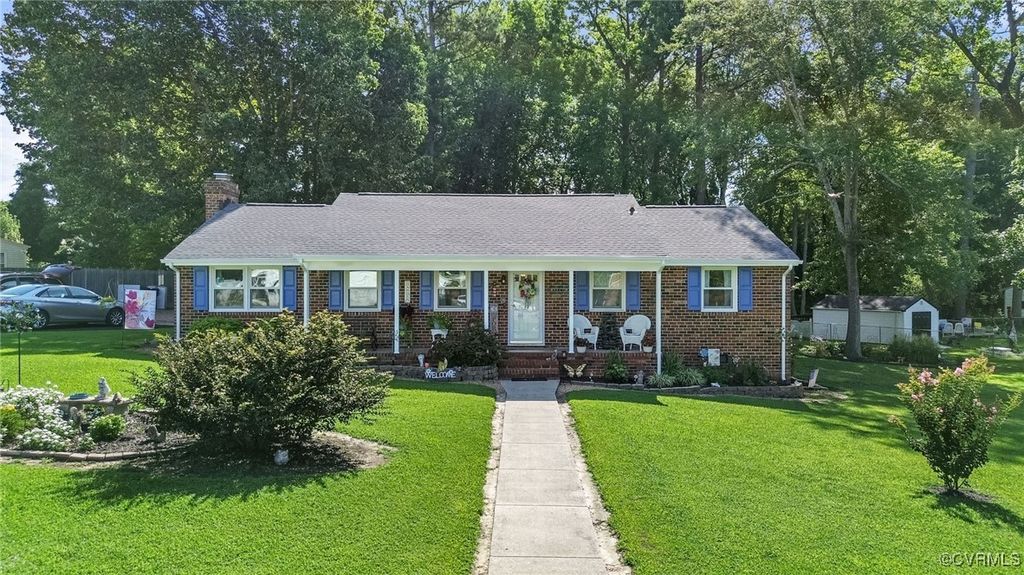 138 Hampton Dr, Colonial Heights, VA 23834