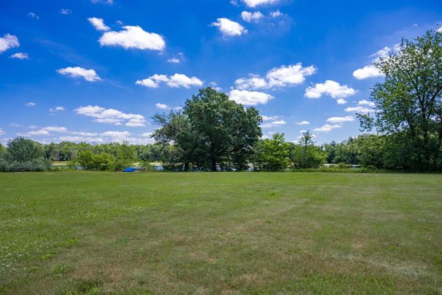 685 Hog Island Road, New Lisbon, WI 53950