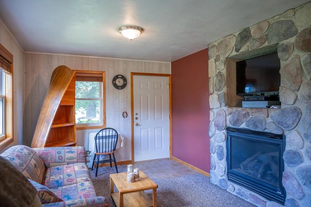 685 Hog Island Road, New Lisbon, WI 53950