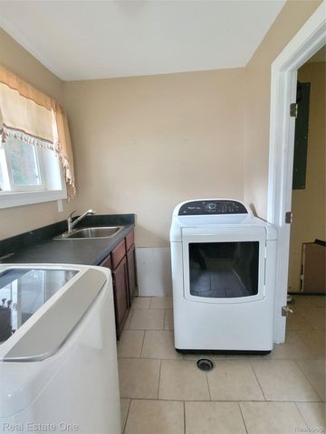 2715 3rd Street, Wyandotte, MI 48192
