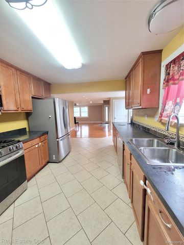 2715 3rd Street, Wyandotte, MI 48192